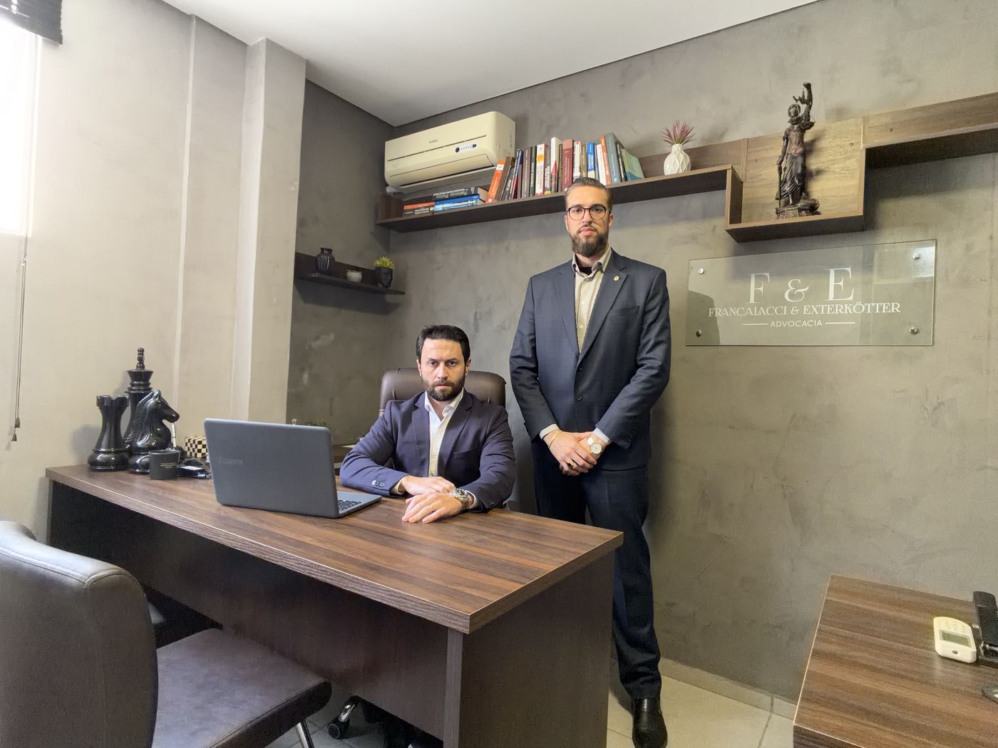 Dr. Bruno Francalacci Serafim e Dr. Lucas Exterkötter Fernandes